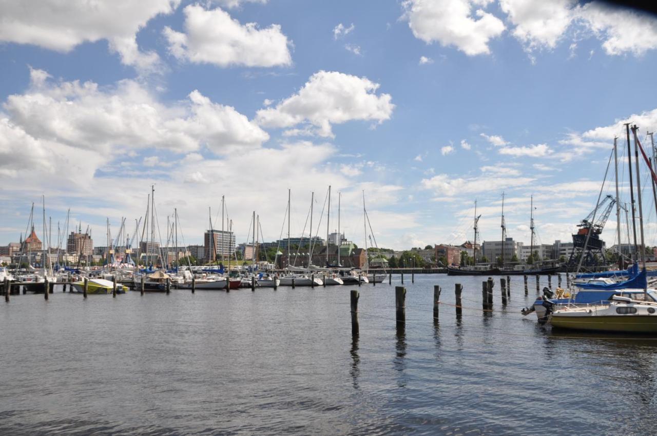 Pension Zum Alten Faehrhaus Rostock Eksteriør billede