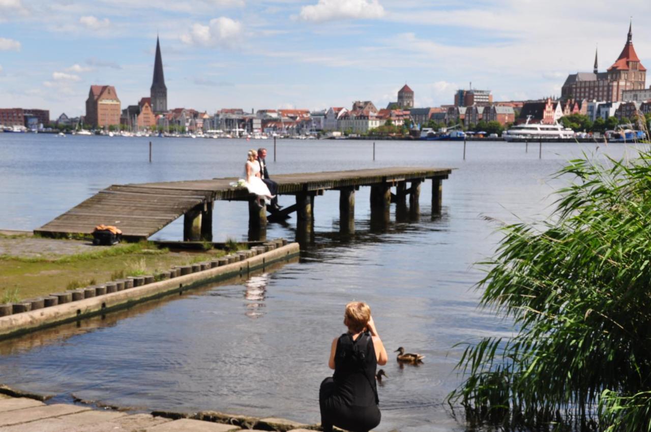 Pension Zum Alten Faehrhaus Rostock Eksteriør billede