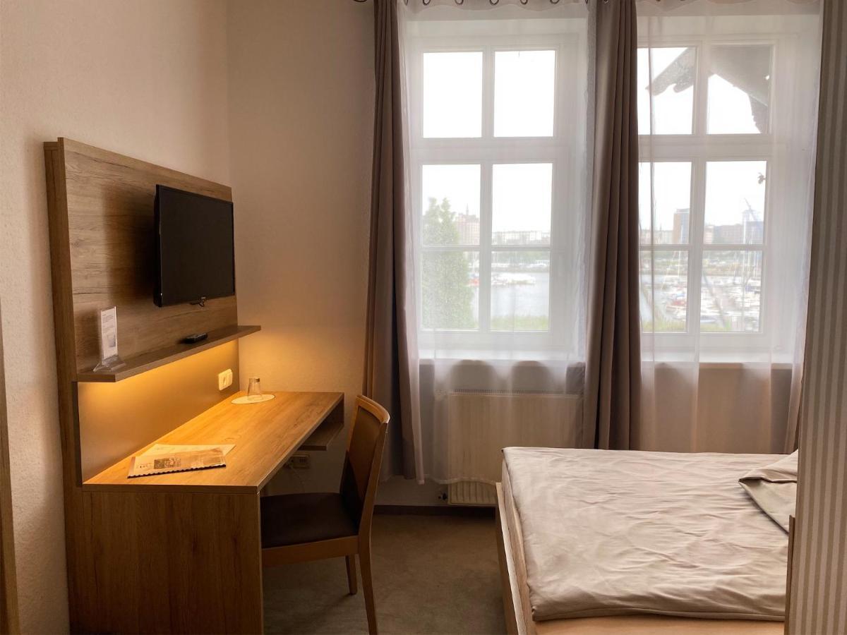 Pension Zum Alten Faehrhaus Rostock Eksteriør billede